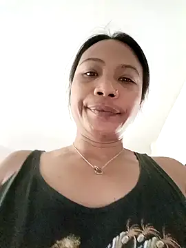 Snapshot of KinkyKit_May chatting on 12/04/24, 02:20 KinkyKit May online show from 12/04/24, 02:20