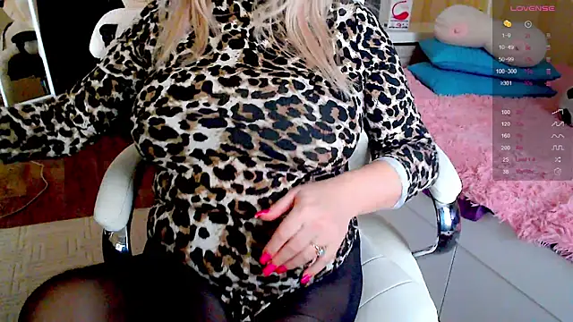 Snapshot of PamHardFuck chatting on 02/22/25, 11:46 PamHardFuck online show from 02/22/25, 11:46