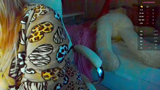 Snapshot of PamHardFuck chatting on 03/20/25, 04:09 PamHardFuck online show from 03/20/25, 04:09