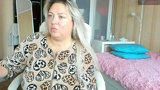 Snapshot of PamHardFuck chatting on 09/20/25, 09:32 PamHardFuck online show from 09/20/25, 09:32