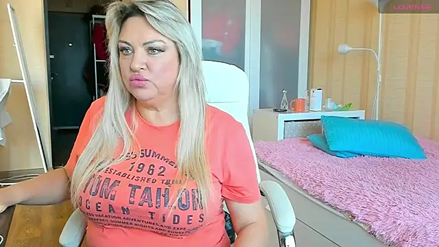 Snapshot of PamHardFuck chatting on 09/25/25, 10:19 PamHardFuck online show from 09/25/25, 10:19