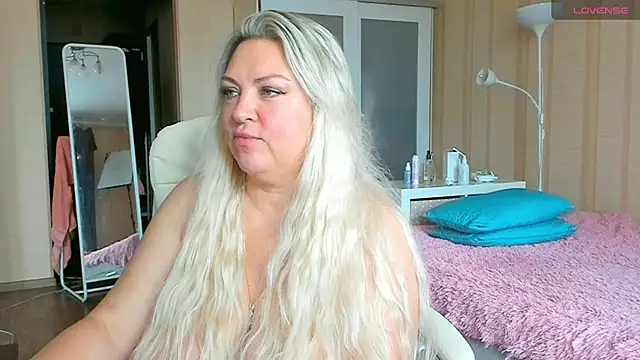 Snapshot of PamHardFuck chatting on 10/04/25, 11:08 PamHardFuck online show from 10/04/25, 11:08