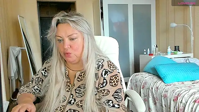 Snapshot of PamHardFuck chatting on 10/10/25, 09:41 PamHardFuck online show from 10/10/25, 09:41