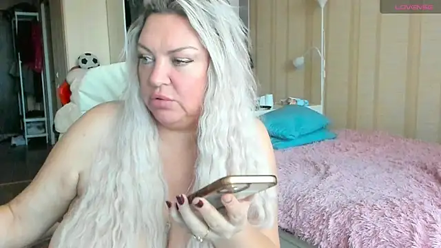 Snapshot of PamHardFuck chatting on 10/23/25, 11:31 PamHardFuck online show from 10/23/25, 11:31