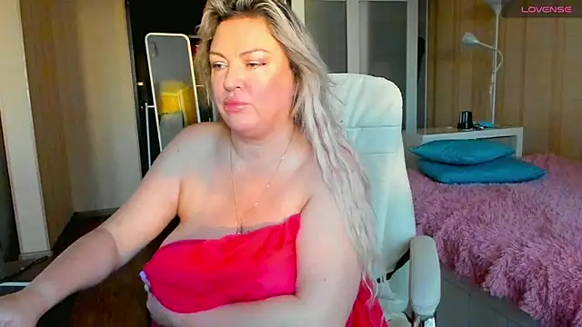 Snapshot of PamHardFuck chatting on 12/14/25, 11:48 PamHardFuck online show from 12/14/25, 11:48