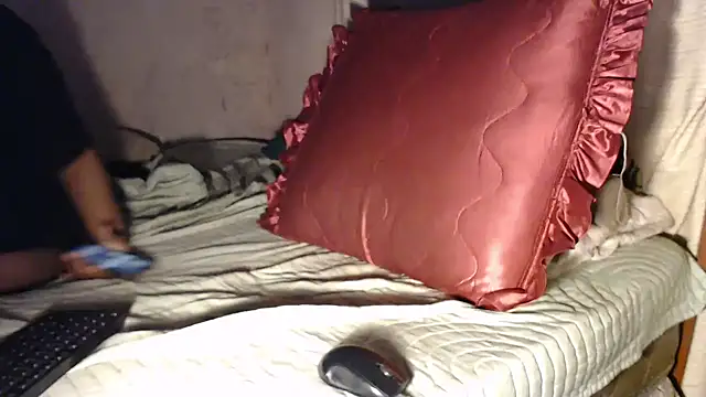 Snapshot of devine_TATAS chatting on 10/08/25, 04:59 devine TATAS online show from 10/08/25, 04:59