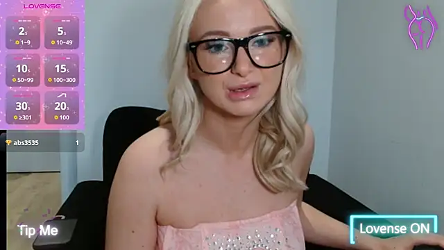 Snapshot of chelseablonde chatting on 11/13/25, 03:55 chelseablonde online show from 11/13/25, 03:55