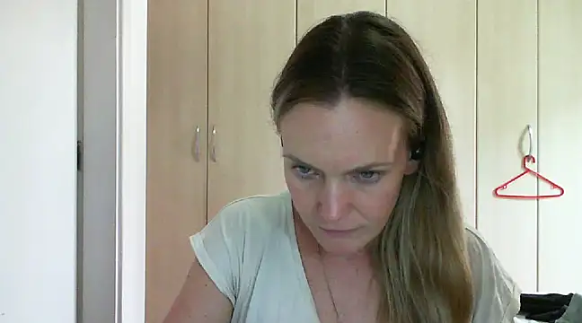 Annylove1 online show from 03/18/25, 06:04