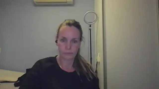 Annylove1 online show from 11/17/25, 12:16