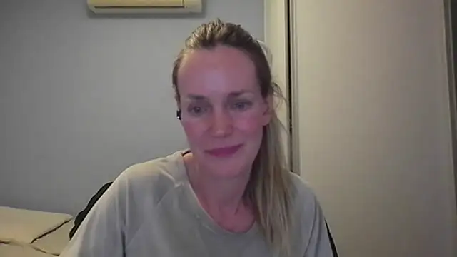 Annylove1 online show from 11/21/25, 12:21