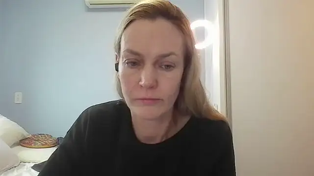 Snapshot of Annylove1 chatting on 06/11/26, 10:46 Annylove1 online show from 06/11/26, 10:46