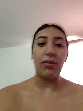 Snapshot of Hannahoff chatting on 03/10/25, 02:16 Hannahoff online show from 03/10/25, 02:16