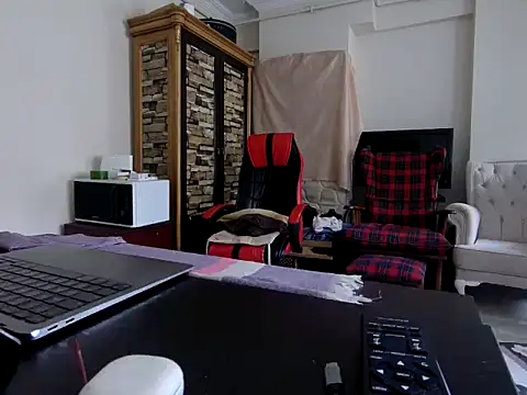 Snapshot of ALPHANDRE chatting on 09/18/25, 05:42 ALPHANDRE online show from 09/18/25, 05:42