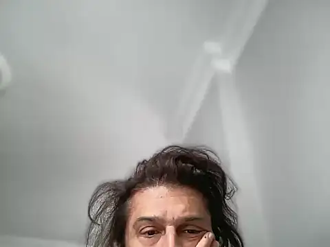 Snapshot of ALPHANDRE chatting on 10/28/25, 07:23 ALPHANDRE online show from 10/28/25, 07:23