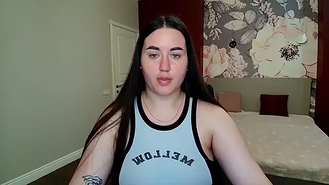 Snapshot of Roxie_Bradley chatting on 06/25/26, 05:45 Roxie Bradley online show from 06/25/26, 05:45