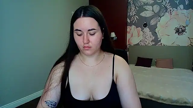 Snapshot of Roxie_Bradley chatting on 06/30/26, 05:30 Roxie Bradley online show from 06/30/26, 05:30