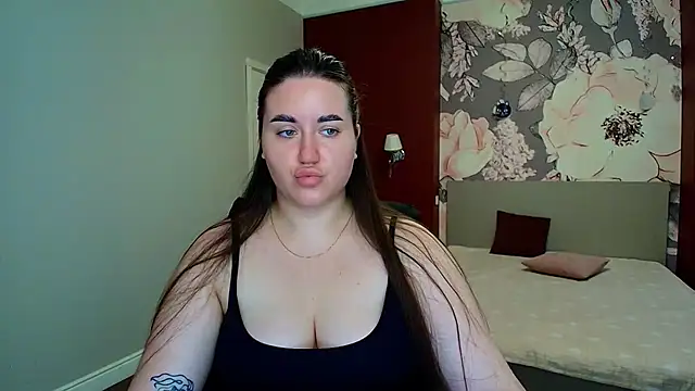 Snapshot of Roxie_Bradley chatting on 07/17/26, 05:47 Roxie Bradley online show from 07/17/26, 05:47