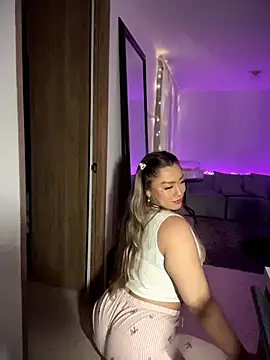 Im sophiie online show from 02/15/26, 07:51