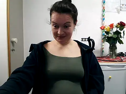 LoveNBloom online show from 12/31/24, 05:40