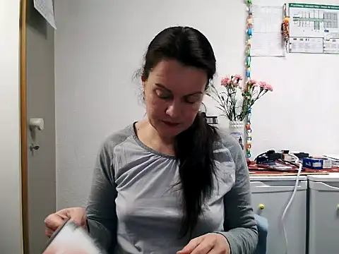 LoveNBloom online show from 01/27/25, 06:20