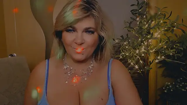 Snapshot of Malena_Mi chatting on 11/30/25, 10:25 Malena Mi online show from 11/30/25, 10:25