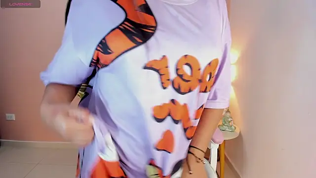 Snapshot of Ciara8 chatting on 11/10/25, 11:42 Ciara8 online show from 11/10/25, 11:42