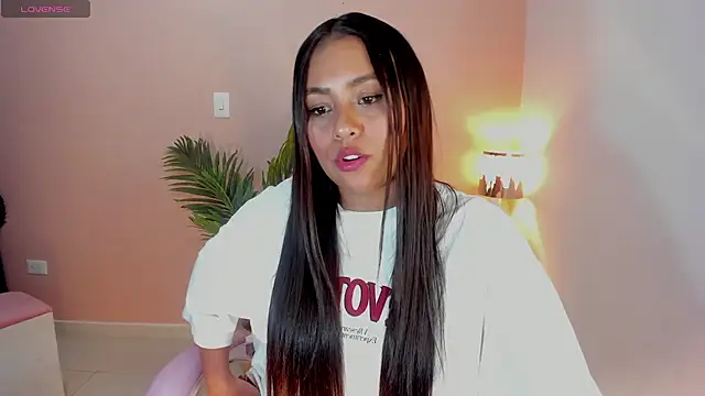 Snapshot of Ciara8 chatting on 11/15/25, 09:54 Ciara8 online show from 11/15/25, 09:54