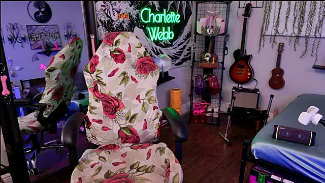 Snapshot of CharletteWebb chatting on 10/25/25, 02:30 CharletteWebb online show from 10/25/25, 02:30
