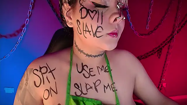 Snapshot of Laura_takint chatting on 12/29/24, 05:01 Laura takint online show from 12/29/24, 05:01