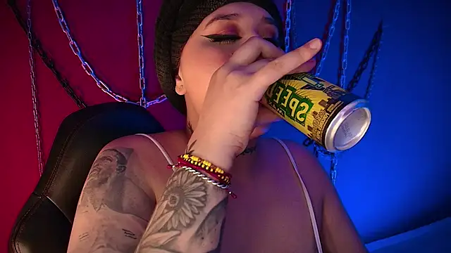 Snapshot of Laura_takint chatting on 12/31/24, 04:46 Laura takint online show from 12/31/24, 04:46