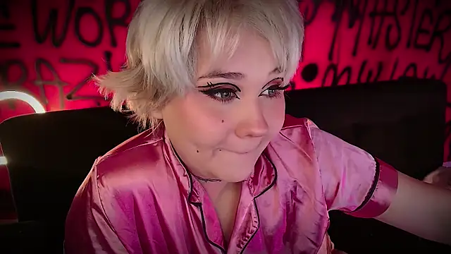 Snapshot of Laura_takint chatting on 02/10/25, 04:04 Laura takint online show from 02/10/25, 04:04