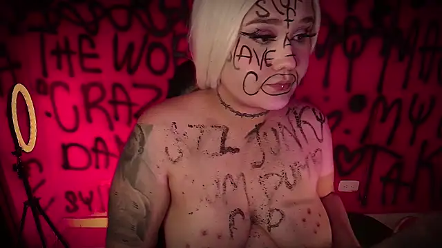 Snapshot of Laura_takint chatting on 02/12/25, 07:02 Laura takint online show from 02/12/25, 07:02