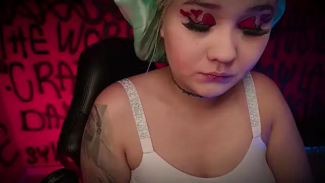 Snapshot of Laura_takint chatting on 02/14/25, 04:09 Laura takint online show from 02/14/25, 04:09