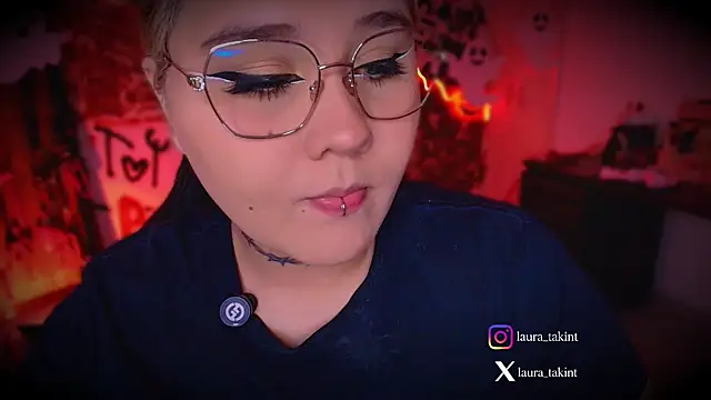 Snapshot of Laura_takint chatting on 10/03/25, 09:12 Laura takint online show from 10/03/25, 09:12