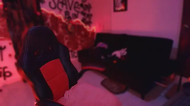 Laura takint online show from 11/11/25, 09:04