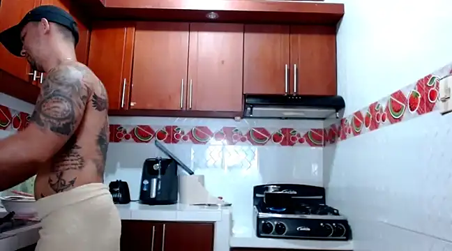 Snapshot of SimonRoberth chatting on 01/14/25, 02:11 SimonRoberth online show from 01/14/25, 02:11