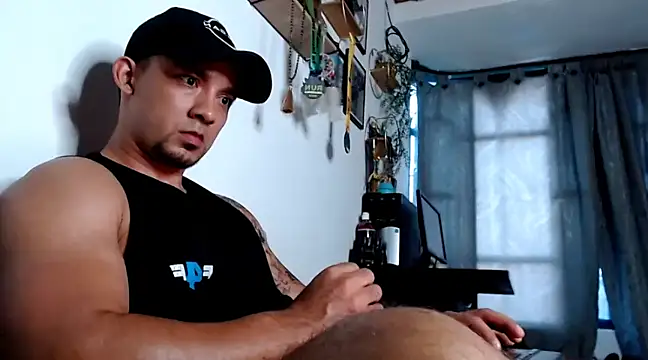 Snapshot of SimonRoberth chatting on 01/15/25, 10:35 SimonRoberth online show from 01/15/25, 10:35