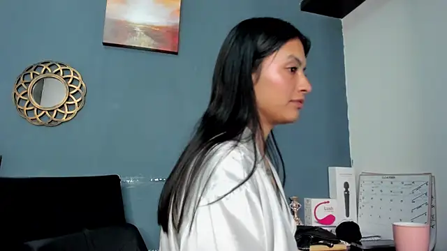 nia  white online show from 12/24/24, 06:06