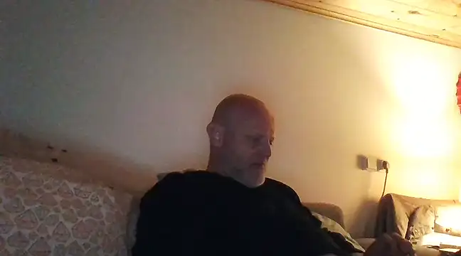 Snapshot of davigochi77bcn chatting on 03/05/25, 10:21 davigochi77bcn online show from 03/05/25, 10:21