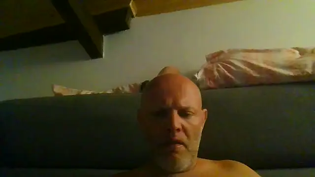 Snapshot of davigochi77bcn chatting on 10/04/25, 08:40 davigochi77bcn online show from 10/04/25, 08:40