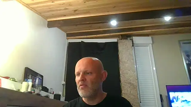 Snapshot of davigochi77bcn chatting on 11/06/25, 07:04 davigochi77bcn online show from 11/06/25, 07:04