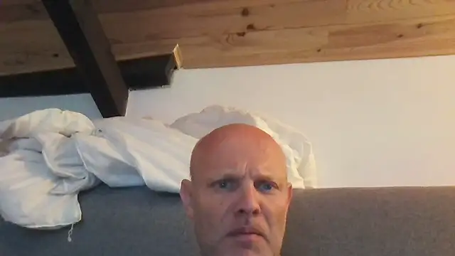 Snapshot of davigochi77bcn chatting on 11/09/25, 07:45 davigochi77bcn online show from 11/09/25, 07:45