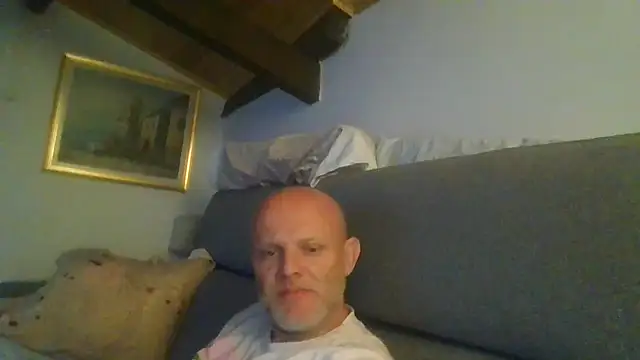 Snapshot of davigochi77bcn chatting on 11/14/25, 09:57 davigochi77bcn online show from 11/14/25, 09:57