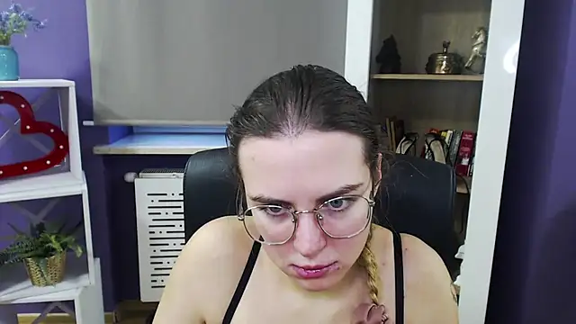 Snapshot of Zoey_Erotic chatting on 12/10/24, 09:33 Zoey Erotic online show from 12/10/24, 09:33