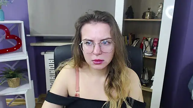 Snapshot of Zoey_Erotic chatting on 12/11/24, 05:32 Zoey Erotic online show from 12/11/24, 05:32