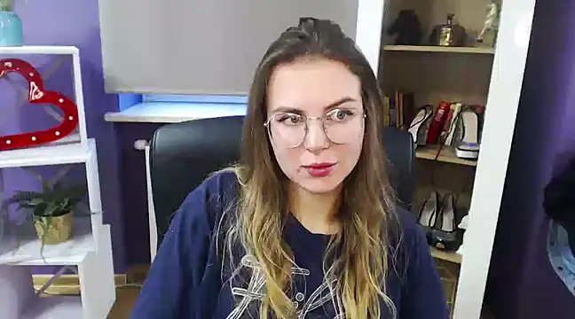 Snapshot of Zoey_Erotic chatting on 12/22/24, 10:28 Zoey Erotic online show from 12/22/24, 10:28