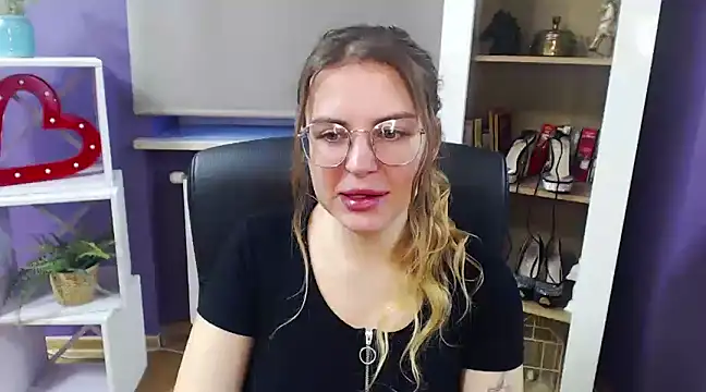 Snapshot of Zoey_Erotic chatting on 12/23/24, 07:17 Zoey Erotic online show from 12/23/24, 07:17