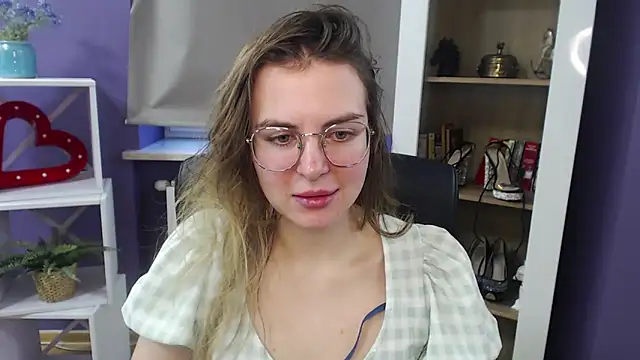 Snapshot of Zoey_Erotic chatting on 01/07/25, 08:56 Zoey Erotic online show from 01/07/25, 08:56