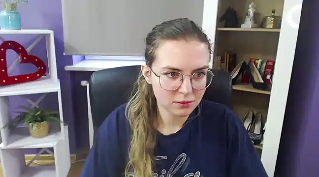 Snapshot of Zoey_Erotic chatting on 02/04/25, 08:56 Zoey Erotic online show from 02/04/25, 08:56
