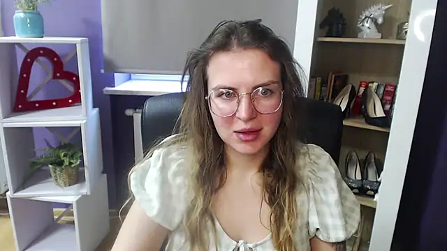Snapshot of Zoey_Erotic chatting on 02/18/25, 11:44 Zoey Erotic online show from 02/18/25, 11:44